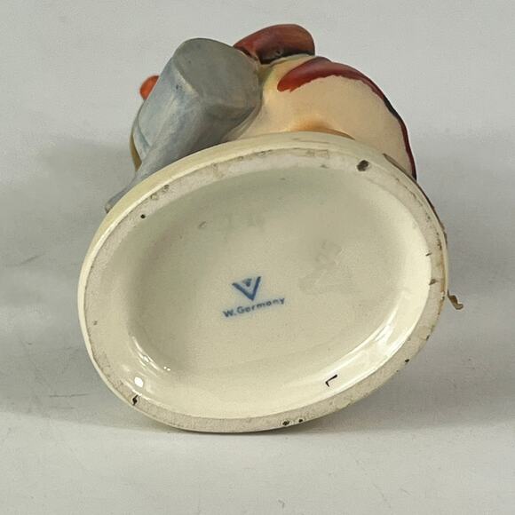 Vintage 1983 Hummel Figurine Goebel Little Gardener #74 TMK-5 Girl Watering Can - Picture 7 of 11